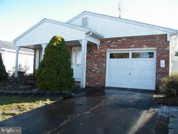 4 LUMSDEN CT, Toms River, NJ 08757