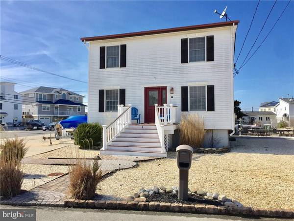 4 WEAVER DR, Manahawkin, NJ 08050