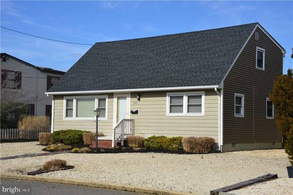 315 W 4TH ST, Ship Bottom, NJ 08008