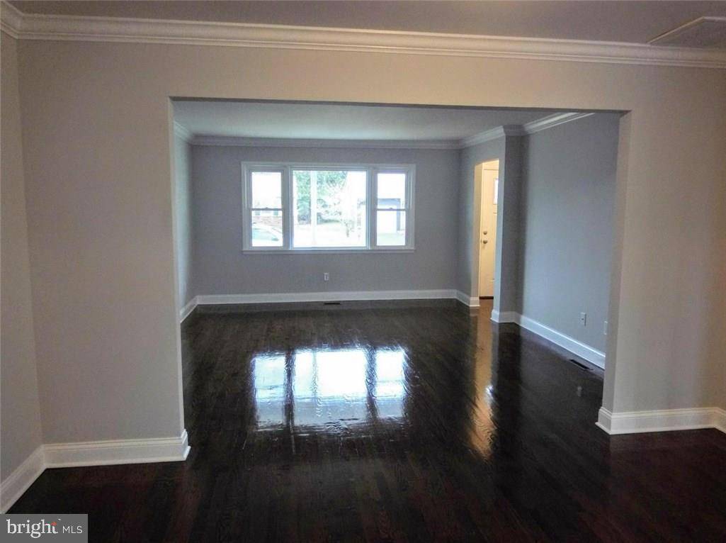 Toms River, NJ 08757,11 BASSET DR