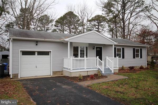 Manahawkin, NJ 08050,212 SALTY AVE