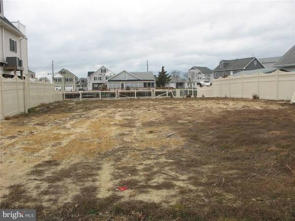 142 S CAPTAINS DR, Tuckerton, NJ 08087