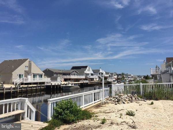 101 PETER RD, Manahawkin, NJ 08050