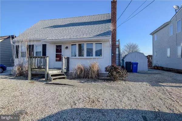 Manahawkin, NJ 08050,944 JENNIFER LN