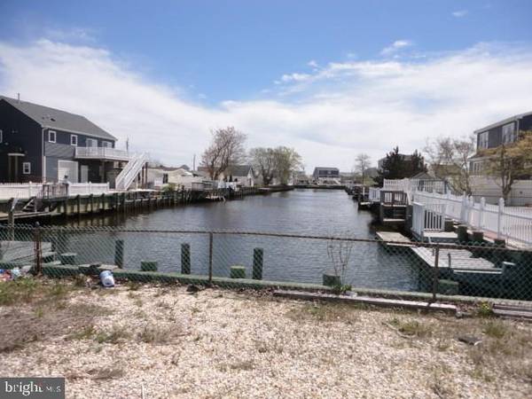 75 CHARLES BLVD, Manahawkin, NJ 08050