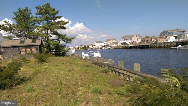 729 TWIN LAKES BLVD, Tuckerton, NJ 08087