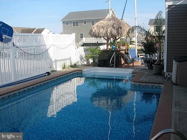 100 BERNARD DR, Manahawkin, NJ 08050