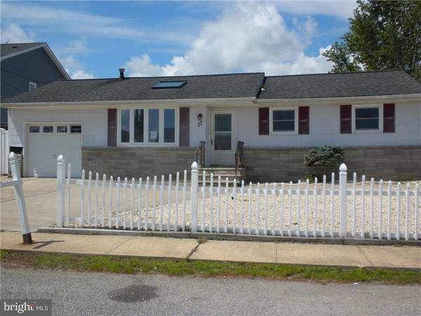 11 N COMMODORE DR, Tuckerton, NJ 08087