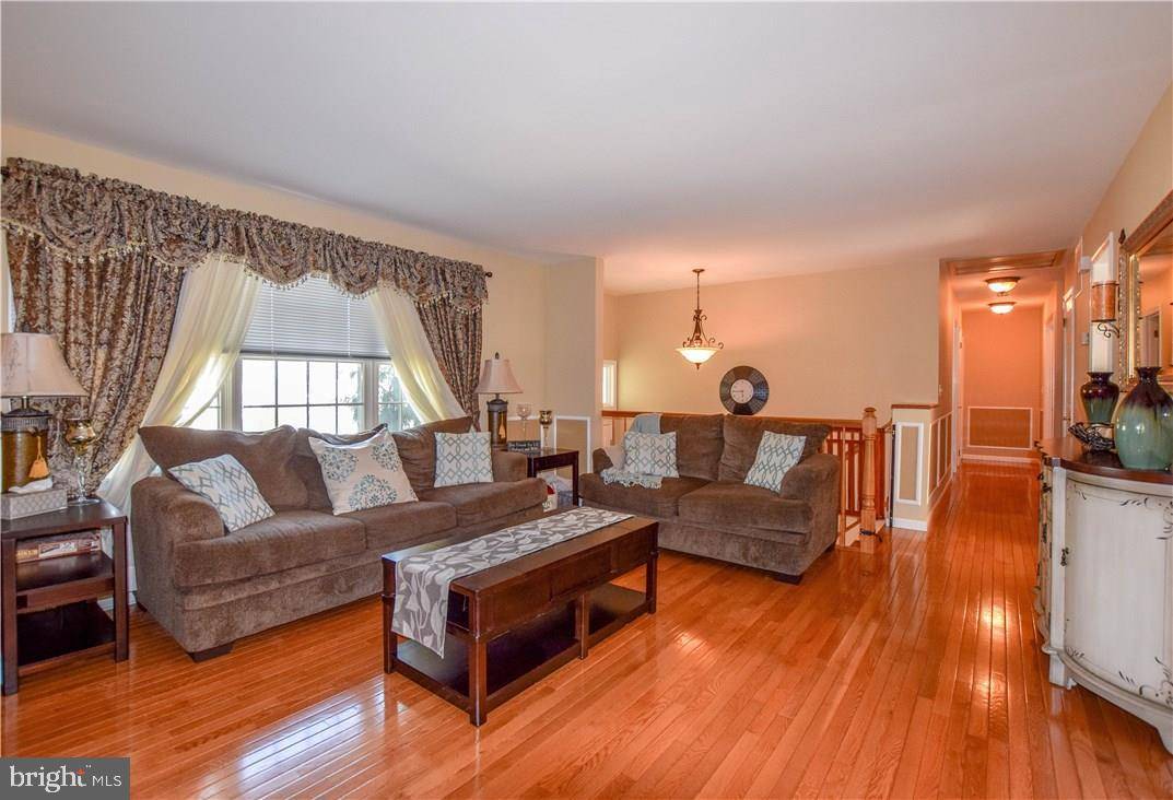 Barnegat, NJ 08005,4 FORESTER DR