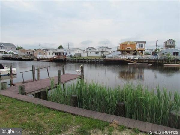 6 W SUSQUEHANNA DR, Tuckerton, NJ 08087