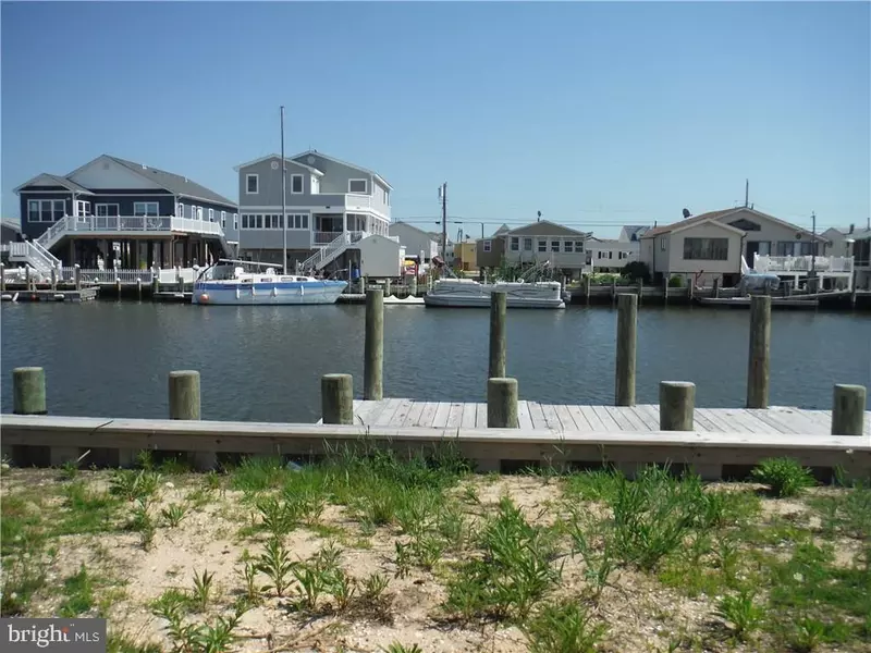 350 KINGFISHER RD, Tuckerton, NJ 08087