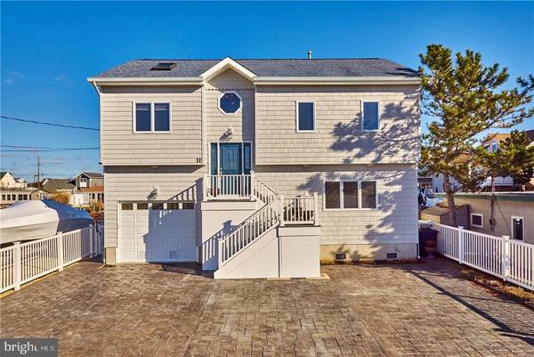 11 GLENN DR, Manahawkin, NJ 08050