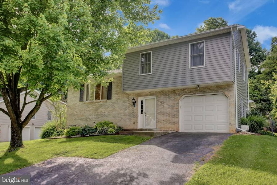 515 RANDALL CIR, Hummelstown, PA 17036