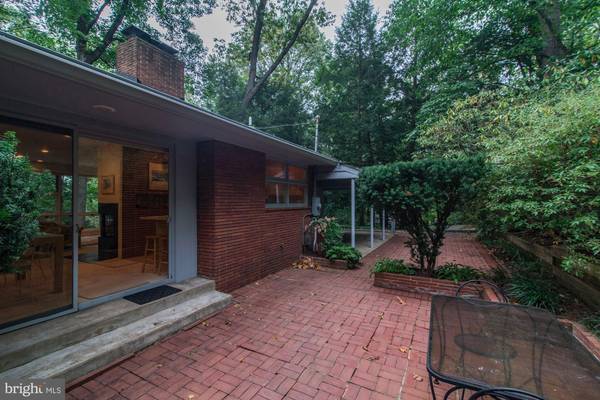 6384 DOCKSER TER, Falls Church, VA 22041