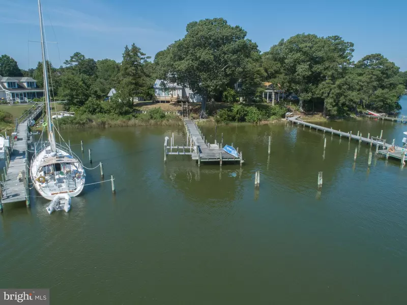 122 SUNRISE PT, Deltaville, VA 23043