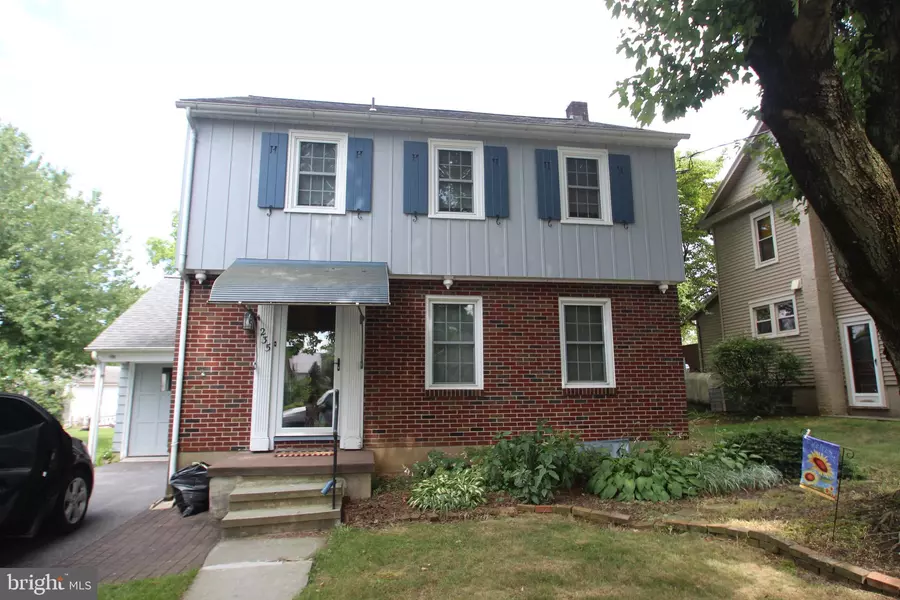 235 S CEDAR ST, Lititz, PA 17543