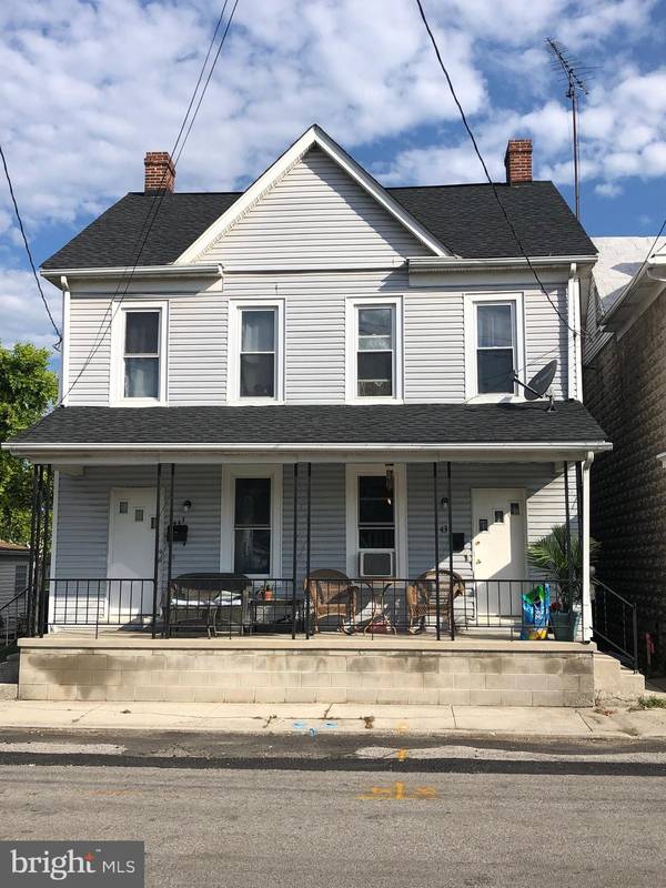 43 MIDDLE ST W, Hanover, PA 17331