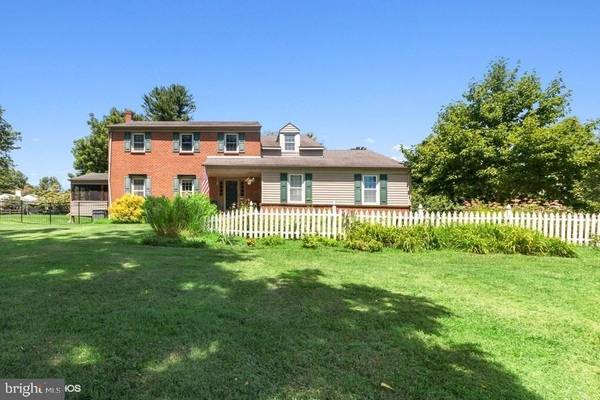 105 TAYLORS MILL RD, West Chester, PA 19380