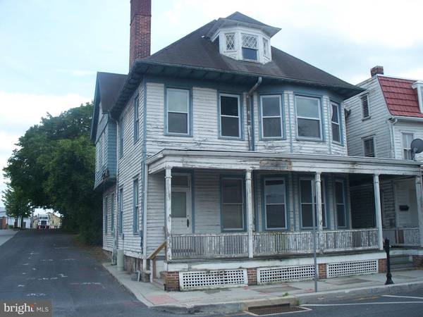 25 E KING ST, Littlestown, PA 17340