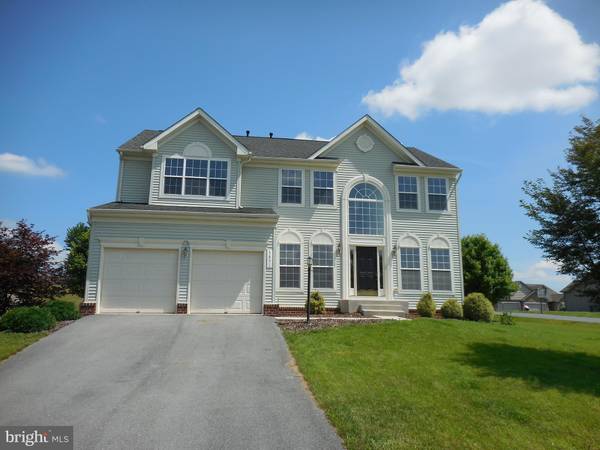 3831 ROLLING HILLS DR, Greencastle, PA 17225