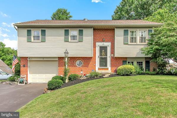 3 ROSEWOOD DR, Lancaster, PA 17603