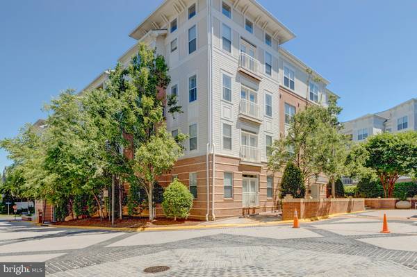 9480 VIRGINIA CENTER BLVD #323, Vienna, VA 22181