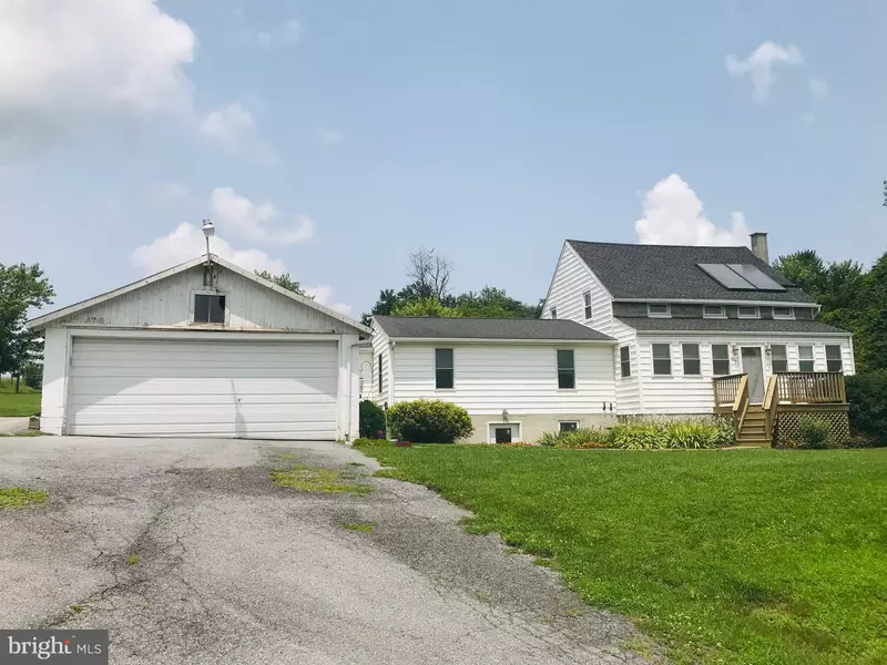 210 CREST RD, Lititz, PA 17543