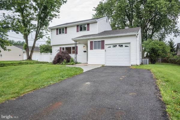 6 GREAT OAK RD, Trenton, NJ 08690