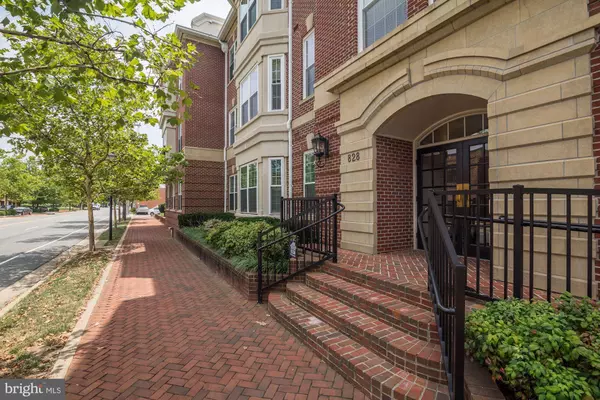 Alexandria, VA 22314,828 SLATERS LN #105