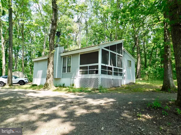 3041 MT LAKE RD, Hedgesville, WV 25427