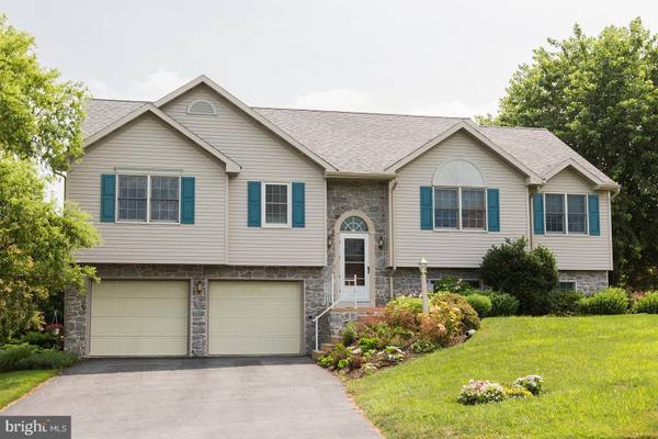 4 FAWN GLENN CT, Lititz, PA 17543