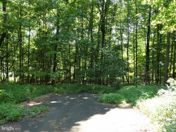 Perkiomenville, PA 18074,L:033 TOWNSHIP LINE RD