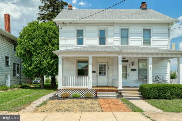 215 W MAPLE ST, Dallastown, PA 17313