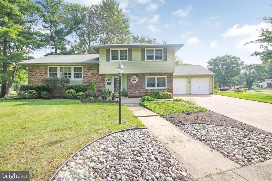 911 EDGEMOOR RD, Cherry Hill, NJ 08034