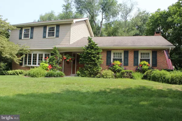 2810 FIDDLERS GREEN RD, Lancaster, PA 17601