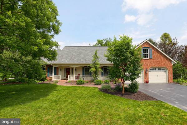 223 FARMSTEAD LN, Lititz, PA 17543