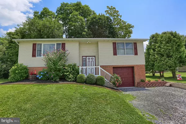 61 CREEKSTONE DR, Mont Alto, PA 17237