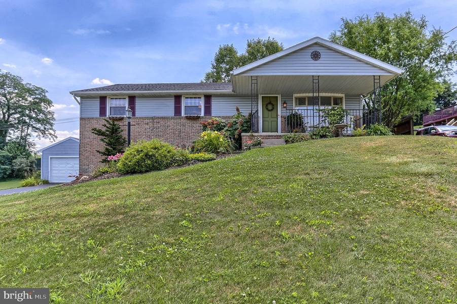 385 FREDERICK DR, Dallastown, PA 17313