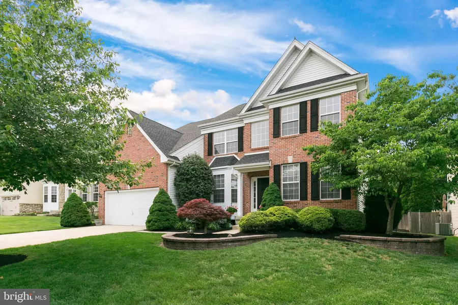 1 RED HILL CT, Mount Laurel, NJ 08054