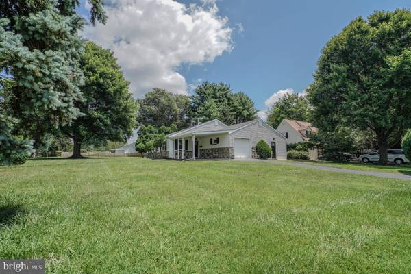 Oreland, PA 19075,915 HUNTERS LN