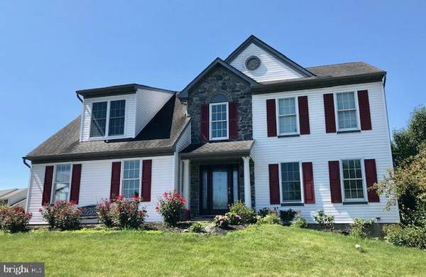 92 CRESTMONT CT, Lititz, PA 17543