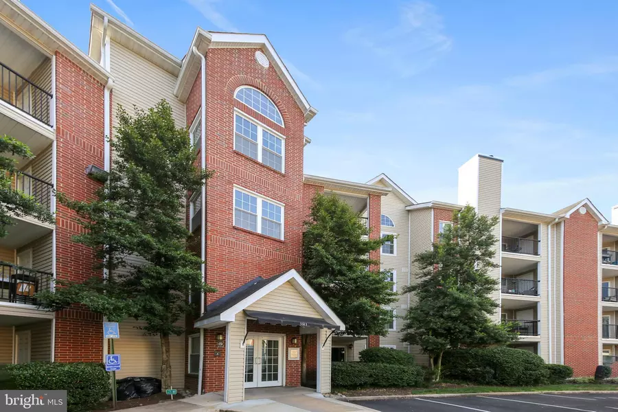 3313 WYNDHAM CIR #3209, Alexandria, VA 22302