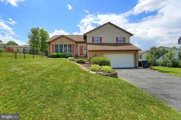 1624 ELIZABETH DR, Chambersburg, PA 17202