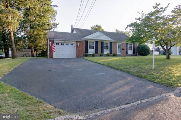 976 WOODBOURNE DR, Southampton, PA 18966