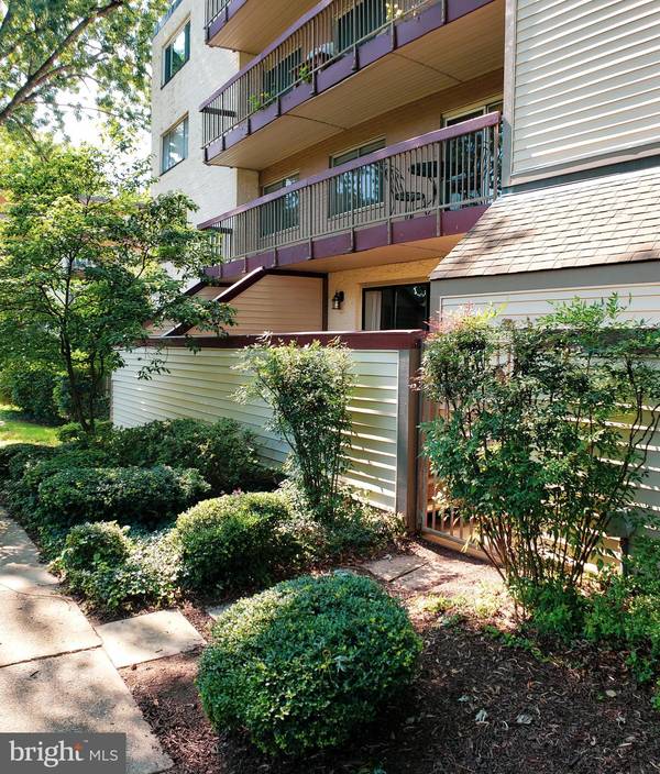 7420 LAKEVIEW DR #W102, Bethesda, MD 20817