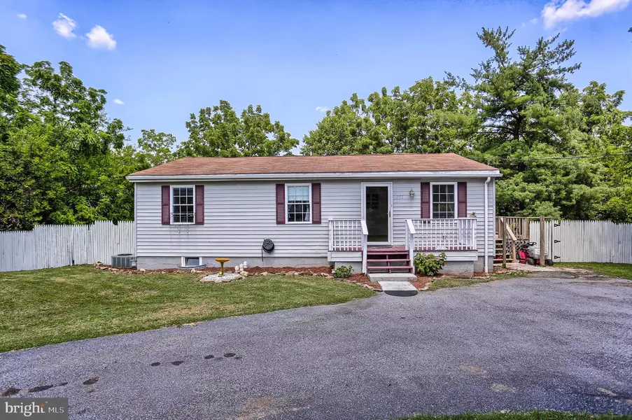 751 CHERRY LN, York, PA 17406