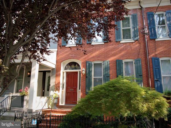 556 W CHESTNUT ST, Lancaster, PA 17603