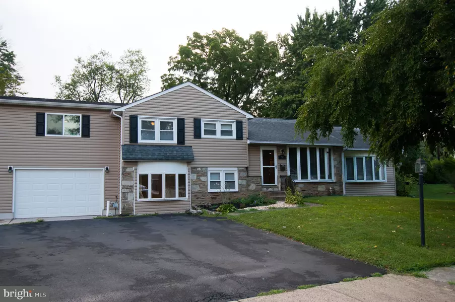 92 PARRY RD, Warminster, PA 18974