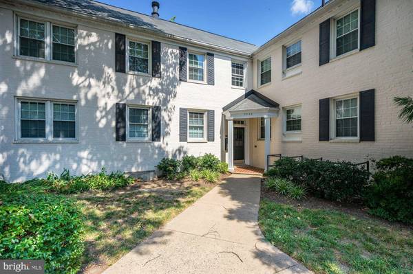 2904 13TH ST S #4202, Arlington, VA 22204