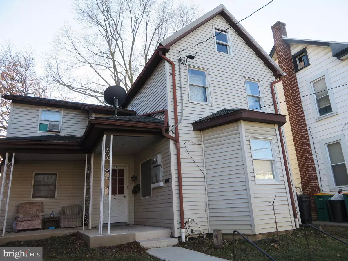 Chambersburg, PA 17201,228 WEST KING